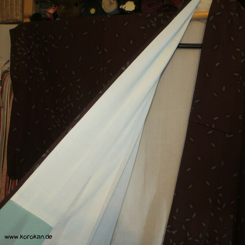 brauner Seidencrepe, Blätter, Beeren Komon Kimono