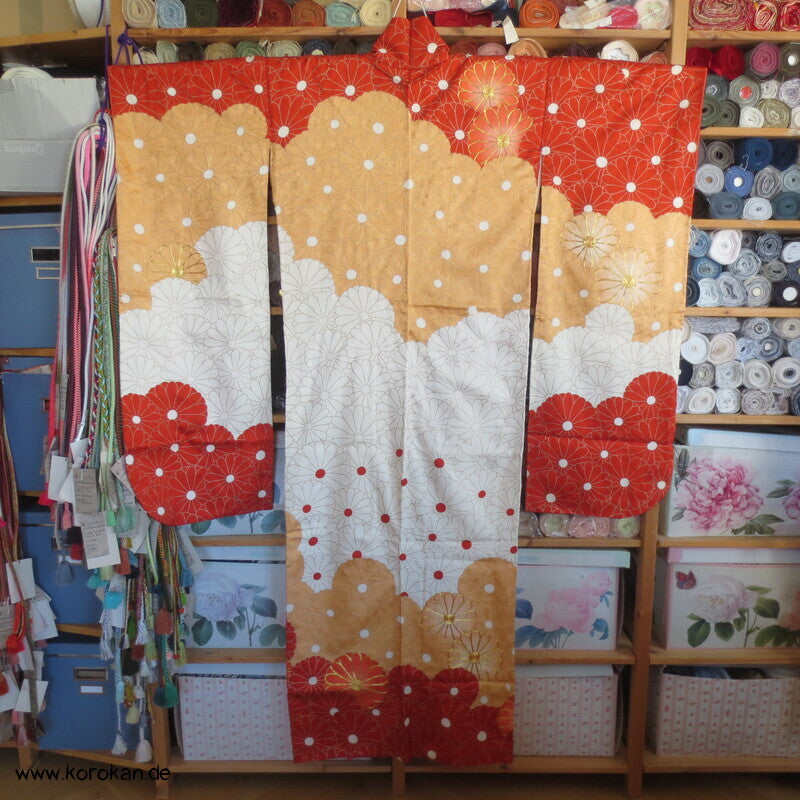 Chrysanthemenwolken Seidendamast Furisode Kimono