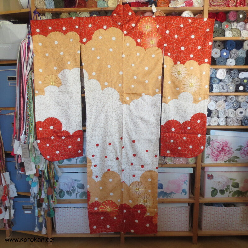 Chrysanthemenwolken Seidendamast Furisode Kimono