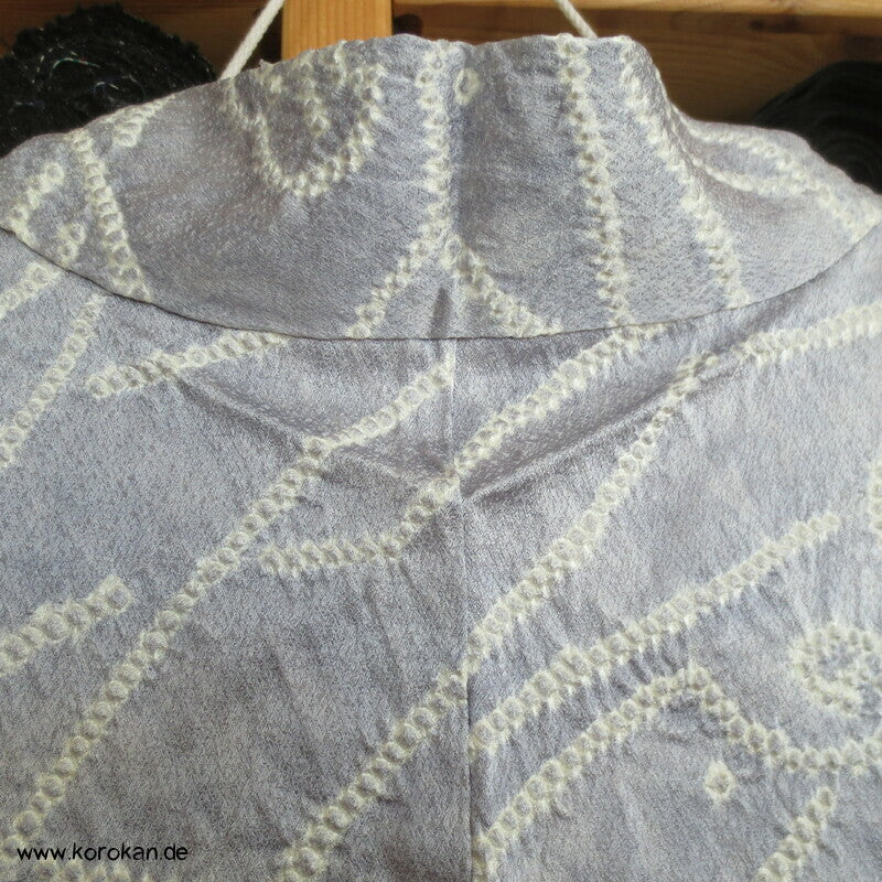 blassblaugraue Wellen auf Satin Full Shibori Haori