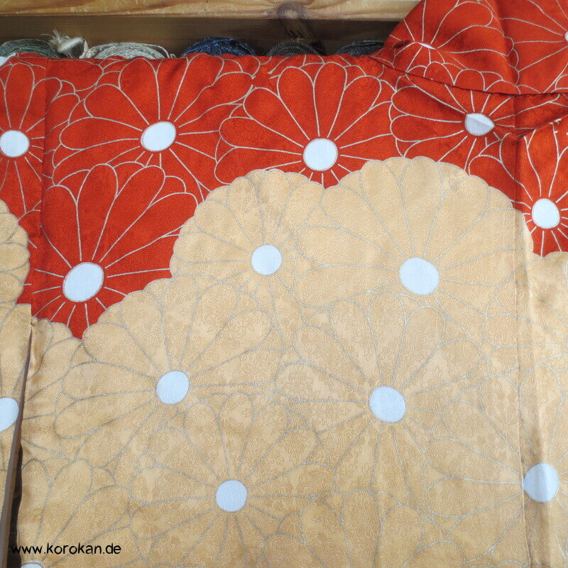 Chrysanthemenwolken Seidendamast Furisode Kimono