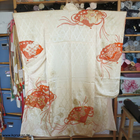 Fächer mit Gold und Stickerei auf hellem Seidendamast Furisode Kimono