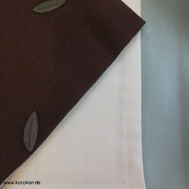 brauner Seidencrepe, Blätter, Beeren Komon Kimono