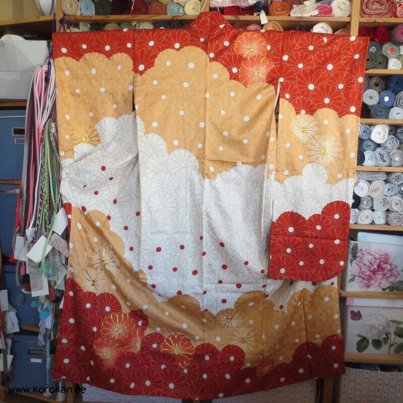 Chrysanthemenwolken Seidendamast Furisode Kimono