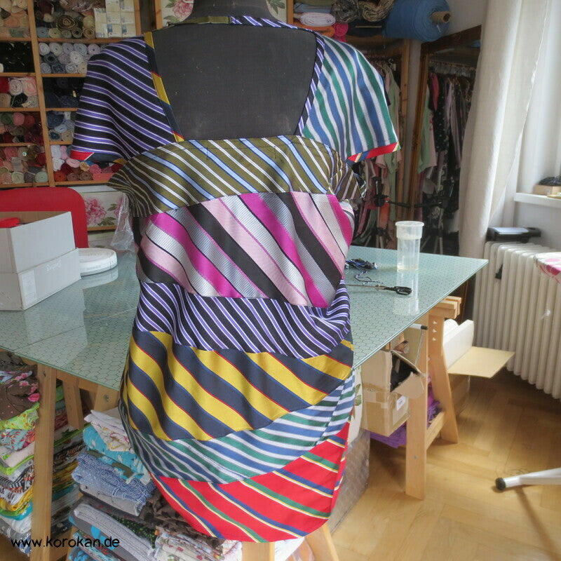 Upcycling Seiden Krawatten Tunika mit kurzen Ärmel und Rechteck Ausschnitt