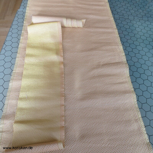 Goldbrokat Stoffrest, Kimono oder Obi, diagonaler Streifen