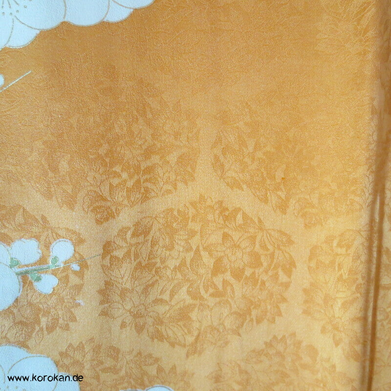 große Blüten auf mandarin - gold Furisode Seidendamast Kimono, goldbestickt