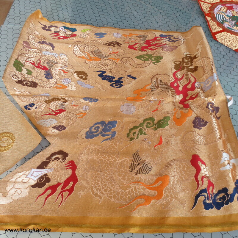 Goldene Glücksdrachen Seidenbrokat für japanische Tempel