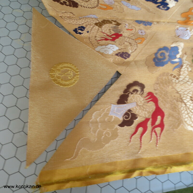 Goldene Glücksdrachen Seidenbrokat für japanische Tempel