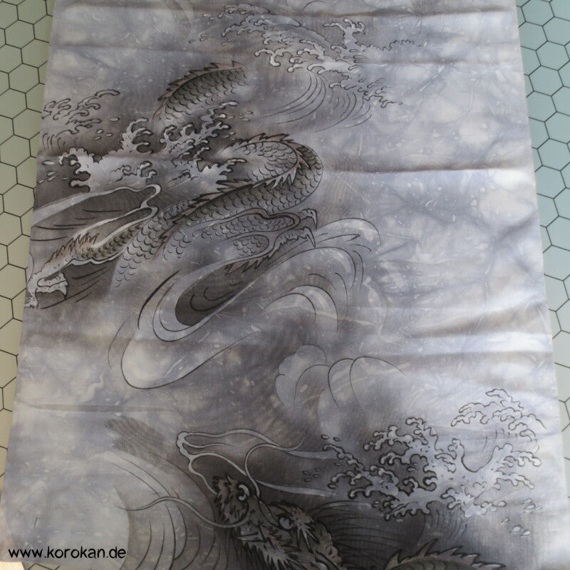 Seidentaft Kimonofutter Stoffrest Drachen in Wellen