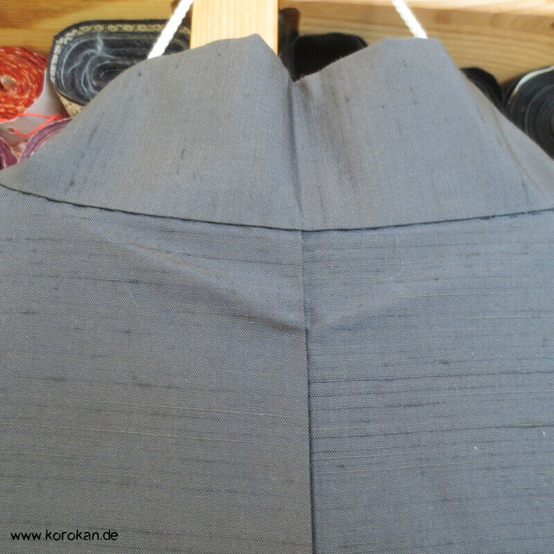 graublaue Tsumugi Seiden Haori Kimonojacke, Maskenfutter