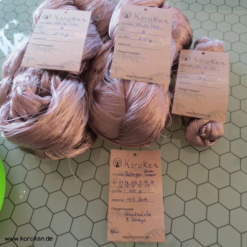 fliedermauve Seidengarn zum Weben aus japanischer Obi Werkstatt