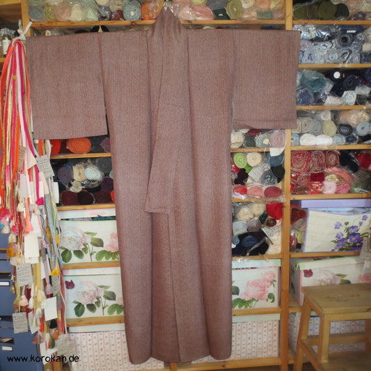 feine Musterstreifen auf rauem Crepe Komon Kimono