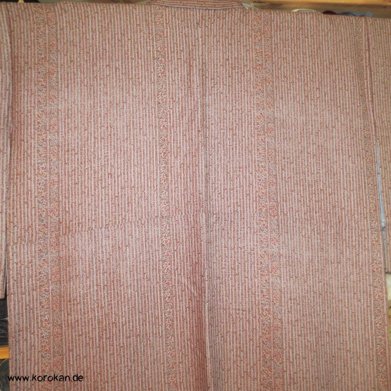 feine Musterstreifen auf rauem Crepe Komon Kimono