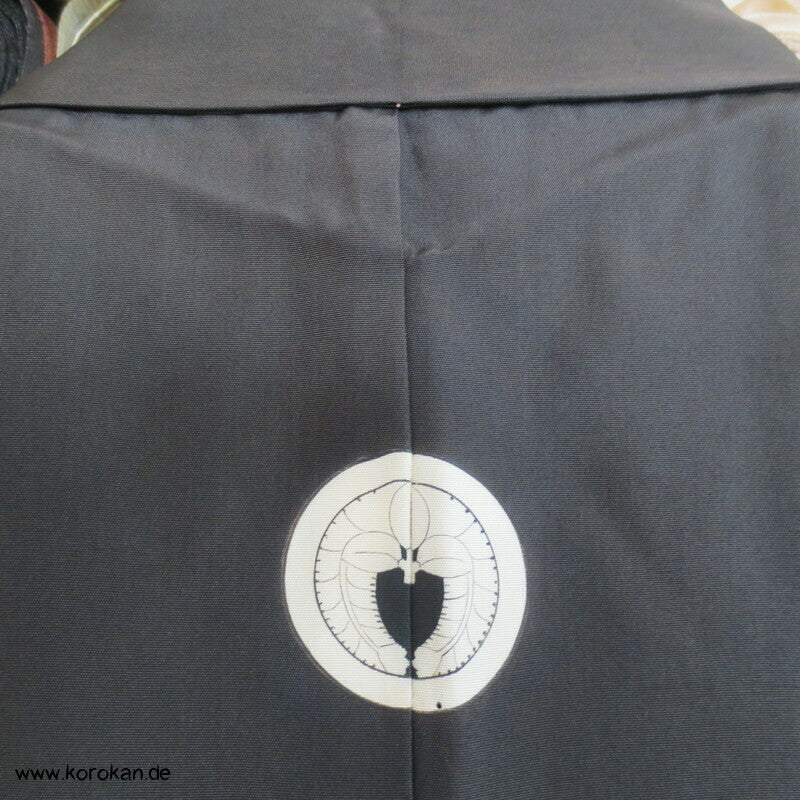 Montsuki Blätter 5 Mon Kimono für Männer, schwarzbraun