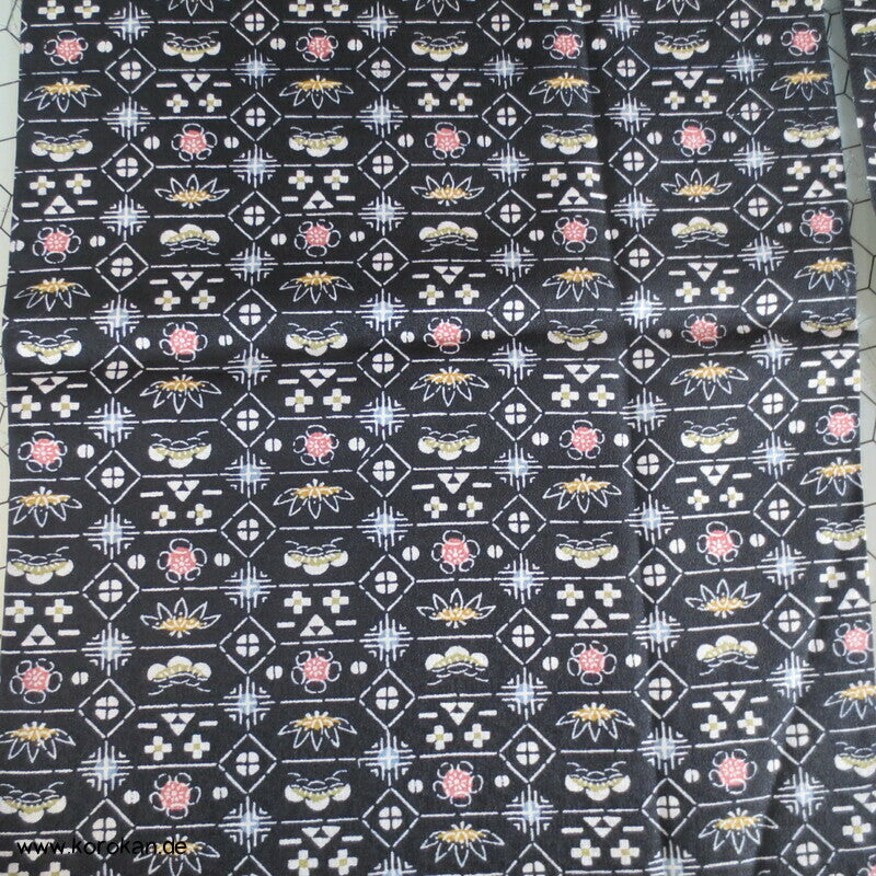 Bambus, Sakura, Pinie, etc..auf schwarz Araihari Kimono Satin,