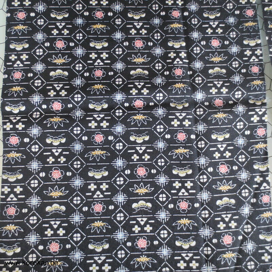 Bambus, Sakura, Pinie, etc..auf schwarz Araihari Kimono Satin,
