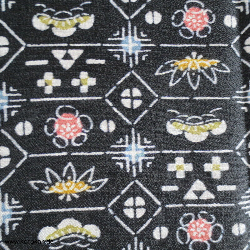 Bambus, Sakura, Pinie, etc..auf schwarz Araihari Kimono Satin,