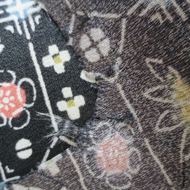 Bambus, Sakura, Pinie, etc..auf schwarz Araihari Kimono Satin,