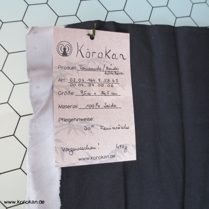 Trommel mit Bändern und Teilstickerei Tomesode Kimono Seidenstoff