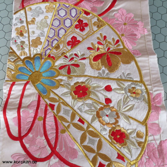 Fächer Chrysanthemen üppige Kimono Seiden Stickerei Panel