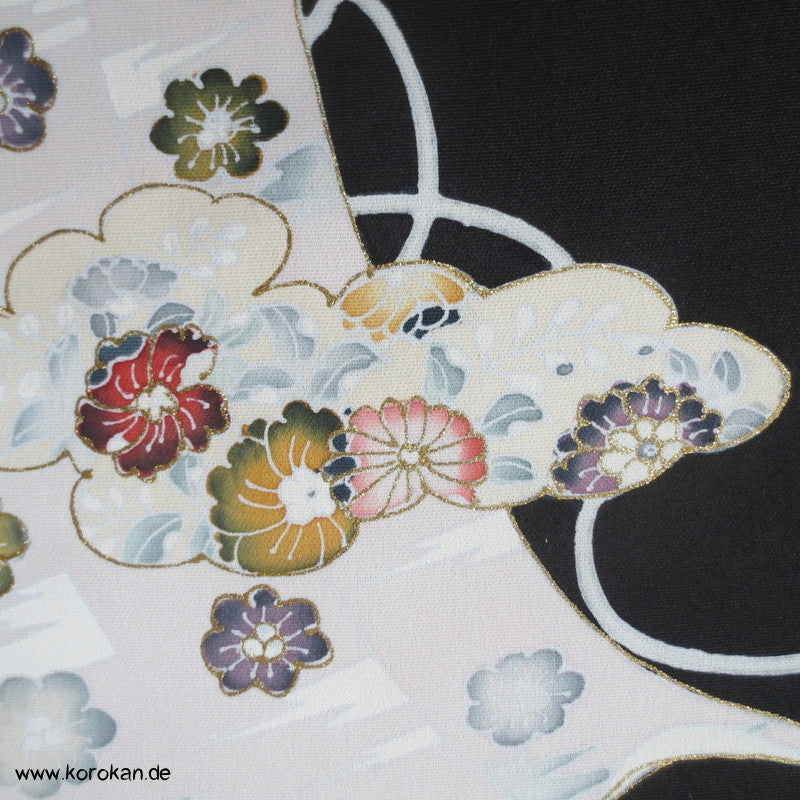 Brokatvorhang im Wind Tomesode Kimono Seidenstoff