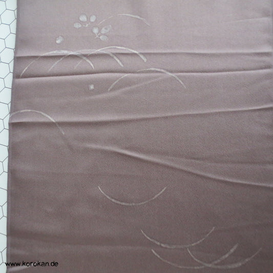 japanischer Kimono Seidencrepesatin mit handgemalten Gräsern grau in schlamm