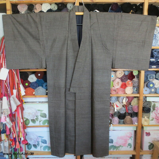 Oshima Tsumugi Seiden Komon Kimono, dunkelbraun