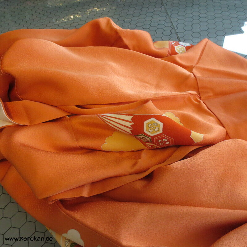 Fächer auf orange Seidendamast Homongi Kimono