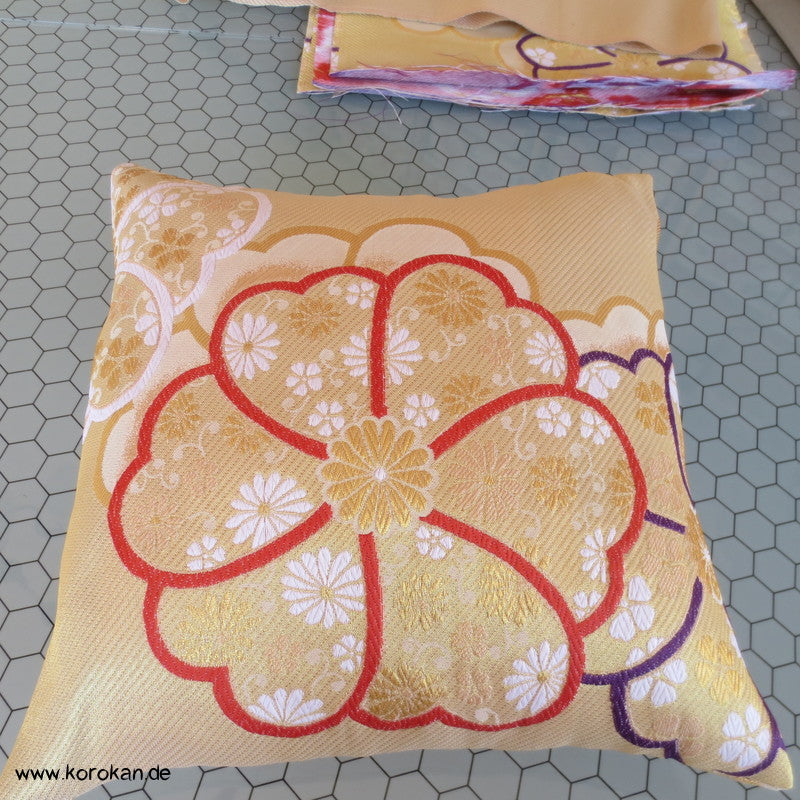 gold Ume rot - lila Ichikura Brokat kleines Kissen