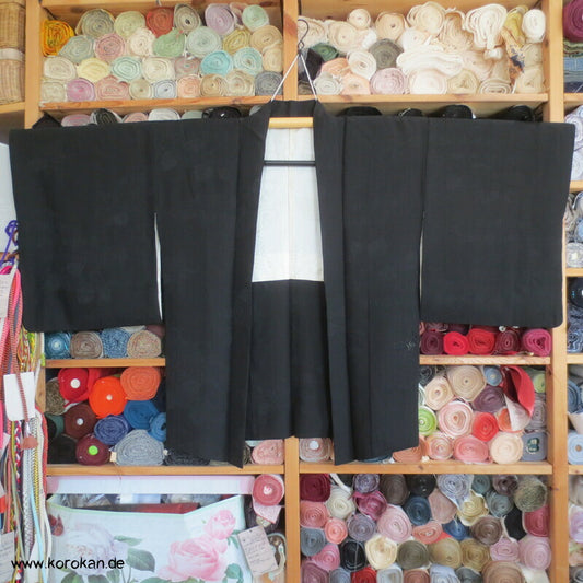 Kikko, Paulownia, bestickte schwarze Haori