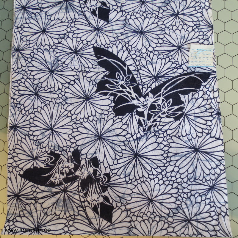 Schmetterlinge auf Kiku Chrysanthemen Yukata Kimono Baumwoll Stoff