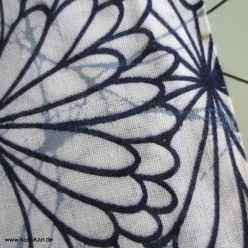 Schmetterlinge auf Kiku Chrysanthemen Yukata Kimono Baumwoll Stoff