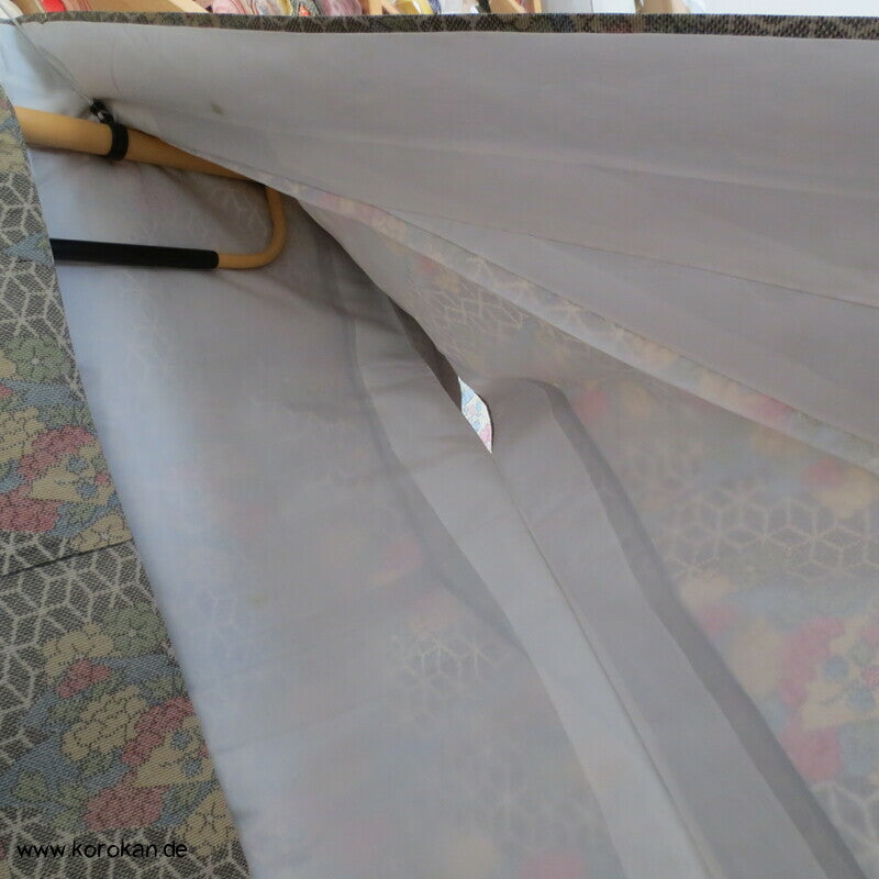 Tsumugi Seiden Kasuri Asanoha mit Blüten Kimono