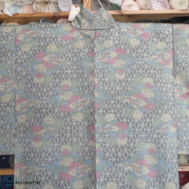 Tsumugi Seiden Kasuri Asanoha mit Blüten Kimono