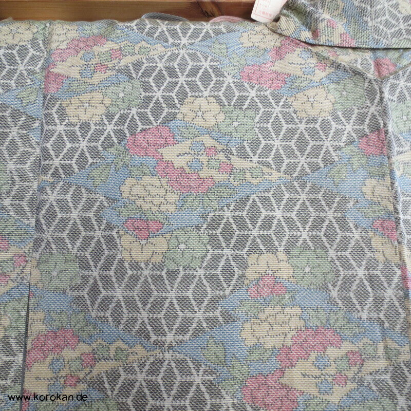 Tsumugi Seiden Kasuri Asanoha mit Blüten Kimono
