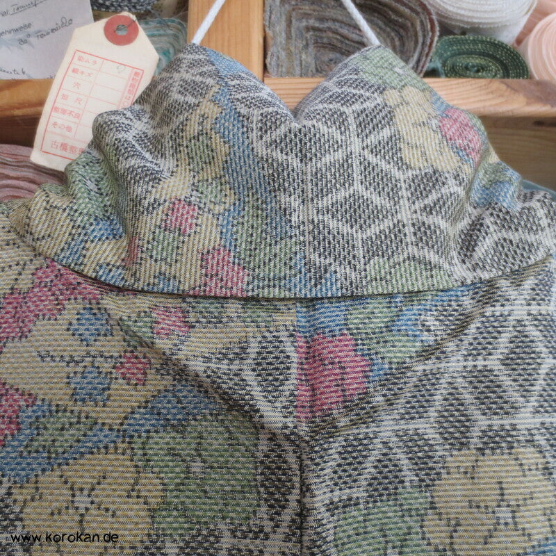 Tsumugi Seiden Kasuri Asanoha mit Blüten Kimono
