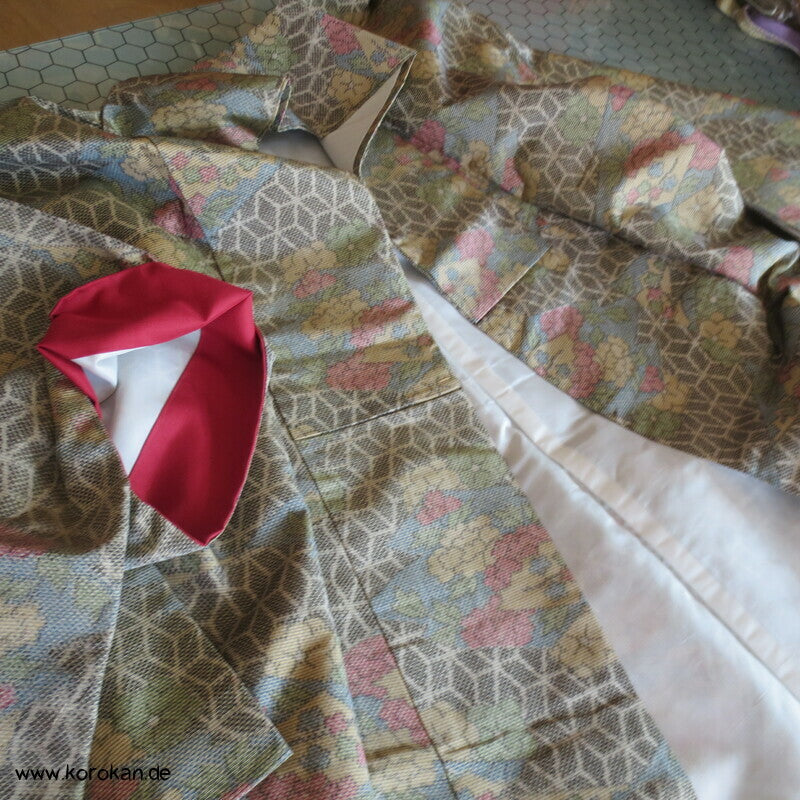 Tsumugi Seiden Kasuri Asanoha mit Blüten Kimono