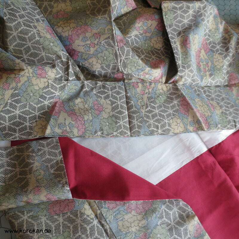 Tsumugi Seiden Kasuri Asanoha mit Blüten Kimono