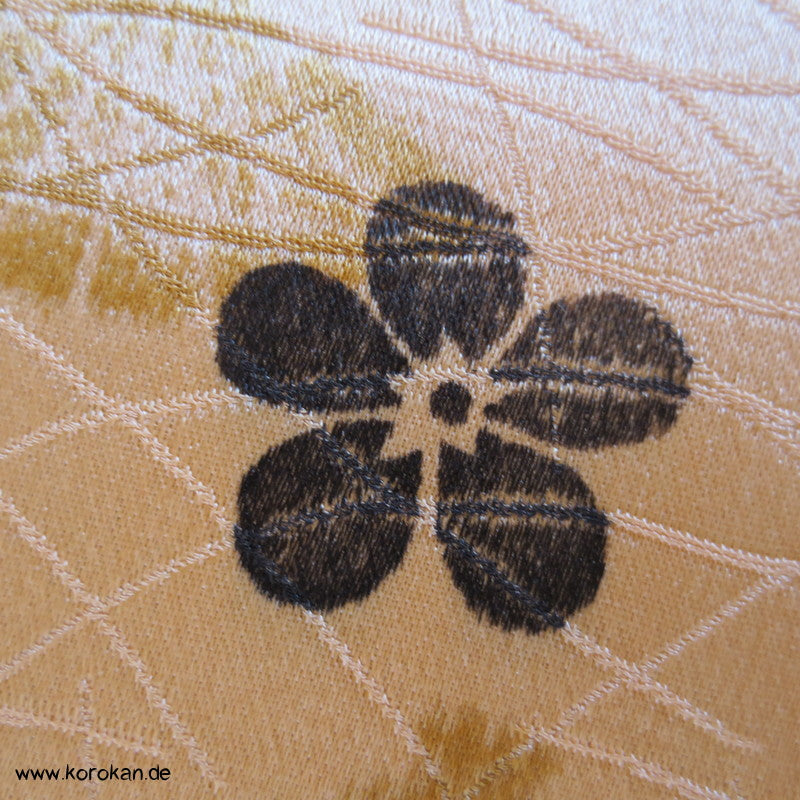 goldbeige Fächer auf lachs Kimono Seiden Rinzu Gräser Damast