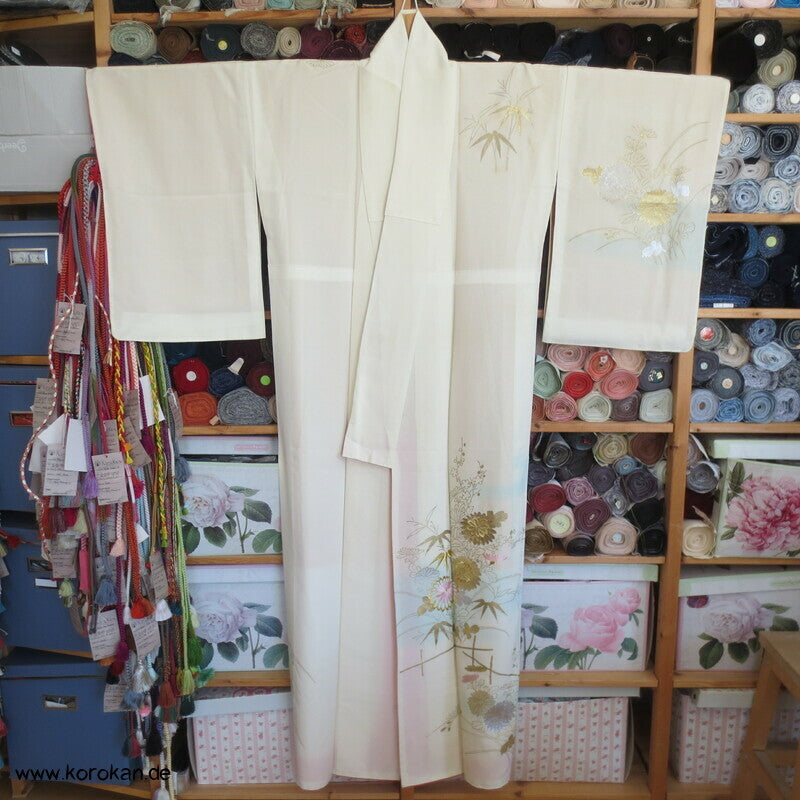 Homongi Kimono, Gold und Silber auf natur - bestickter Seidencrepe