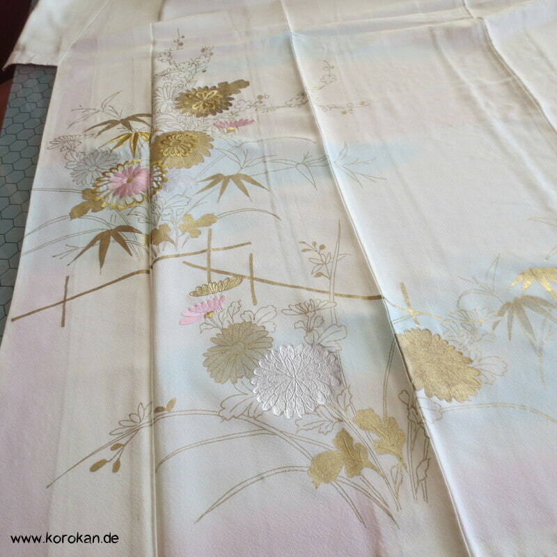 Homongi Kimono, Gold und Silber auf natur - bestickter Seidencrepe