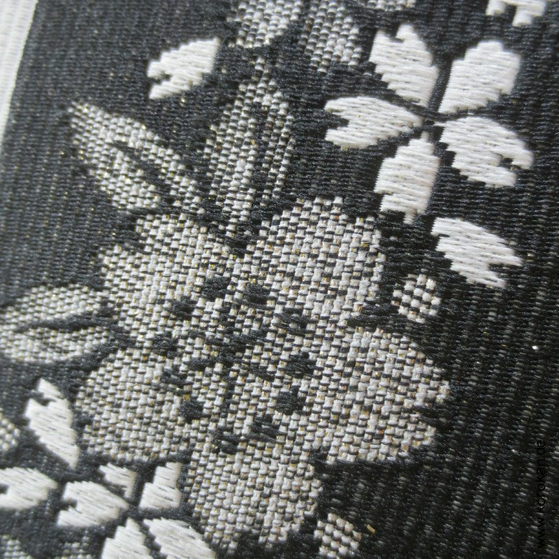 Hanhaba Obi, silber weiß Blüte auf schwarzem Grund, wechselseitig