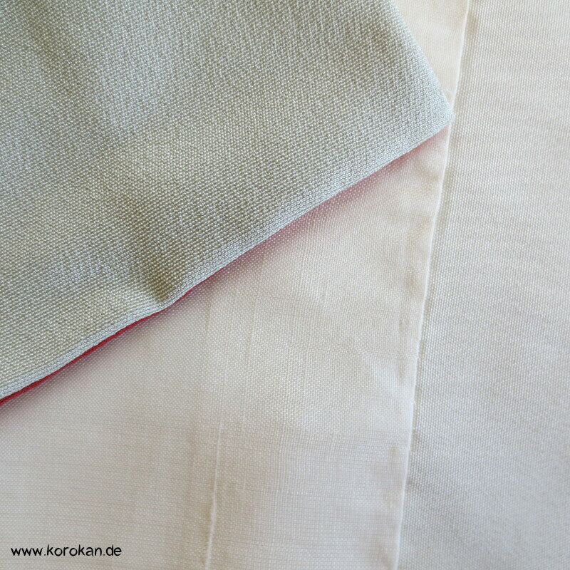 angedeutete Ume Zweige, Komon Kimono, teilbestickter Seidencrepe