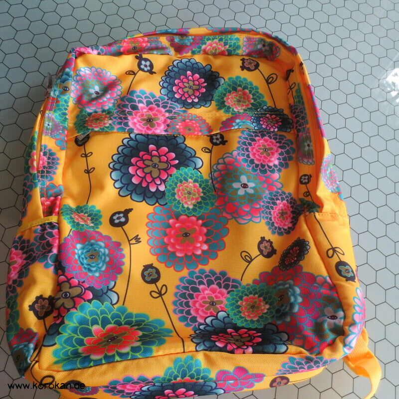 kleiner Rucksack mit japanischen Chrysanthemen in bunt auf gelb