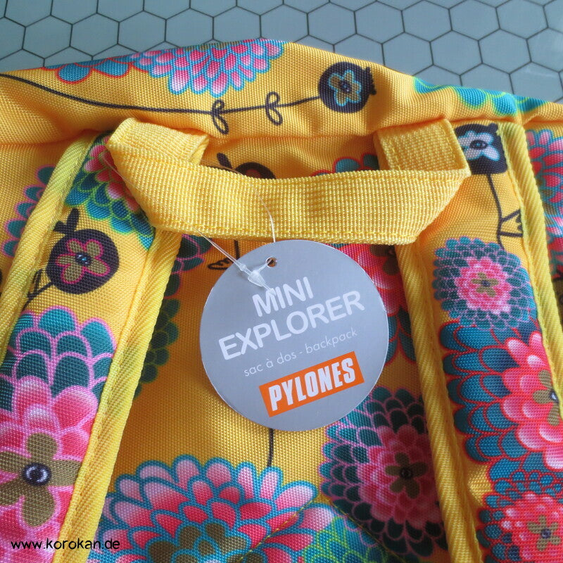 kleiner Rucksack mit japanischen Chrysanthemen in bunt auf gelb
