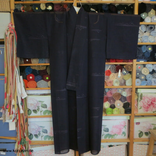 Felsengarten auf dunkellila Hitoe Kimono Seiden Sha Jacquard