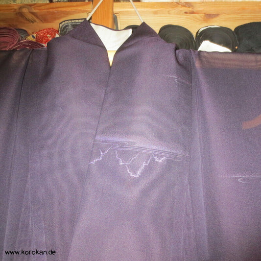 Felsengarten auf dunkellila Hitoe Kimono Seiden Sha Jacquard