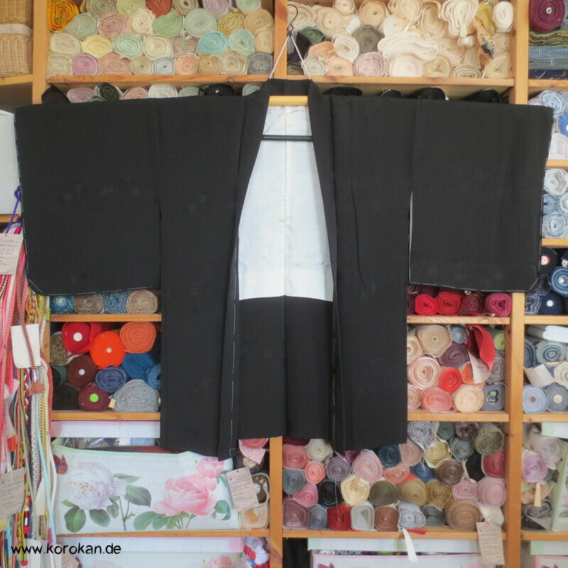 schwarze Blüten Rinzu Damast Seiden Haori