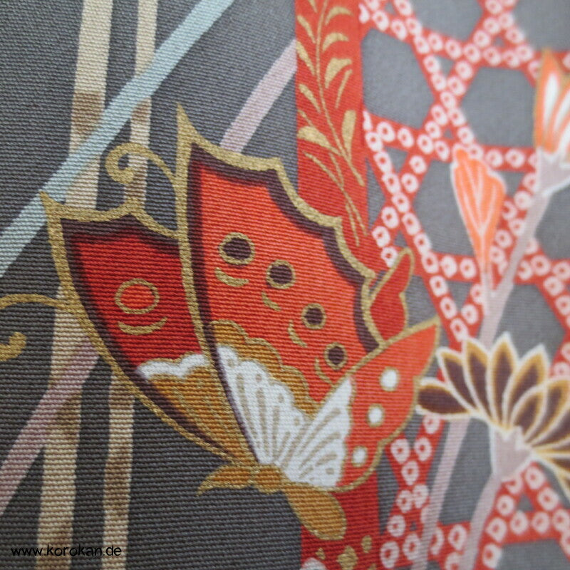 großer Furisode Seidencrepe Kimono Schmetterlinge, Blüten, großer Schwung